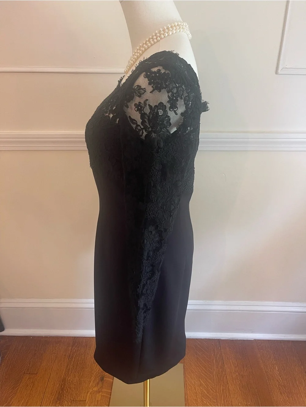 Carmen Marc Valvo Black Lace Long-Sleeve Sheath Dress